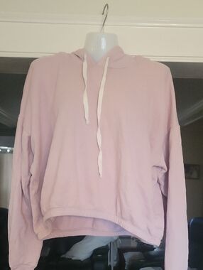American Eagle Outfitters Lavender Cropped Hoodie with Drawstring